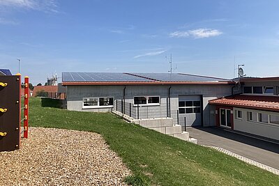 Photovoltaik-Anlage auf dem Feuerwehrhaus.